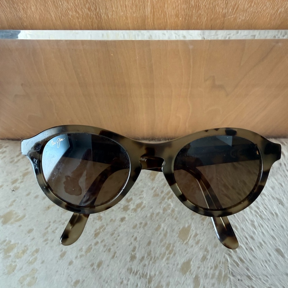 Pre Loved Maui Jim Leia Polarized Tortoise Sunglasses with Gradient Brown Lenses